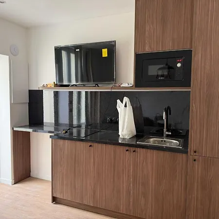 Modern - 2 P - Apartment *